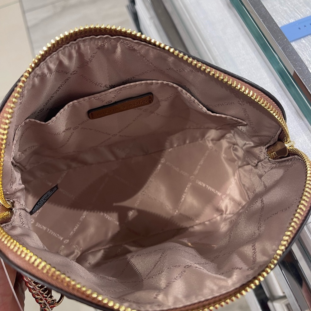 MICHAEL KORS Jet Set Travel Medium Dome Crossbody XCROSS XBODY Bag
Luggage 
NWT - Picture 10 of 16